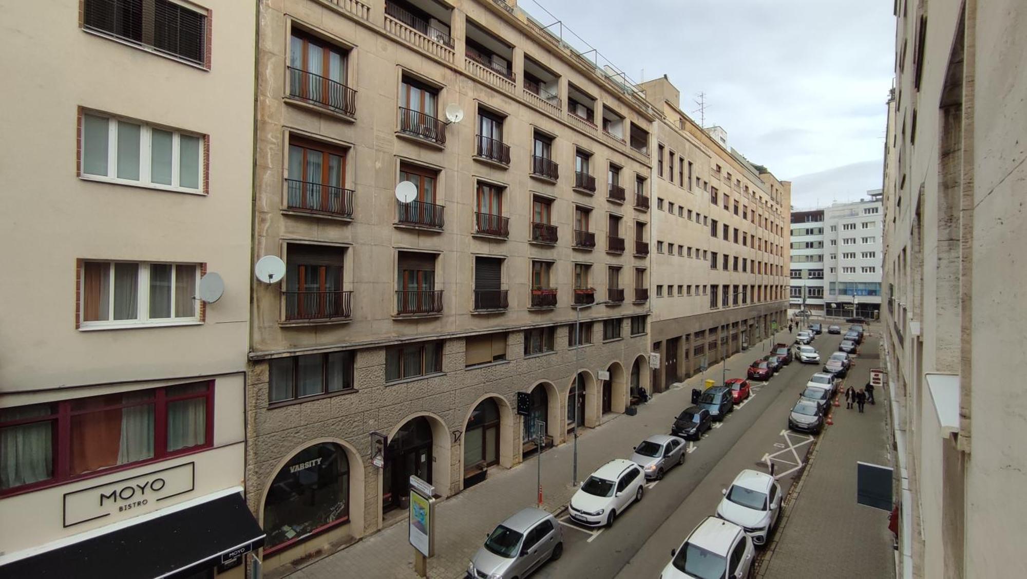 Bratislava Oldtown Apartment 130M2 ,60M2 Terrace And 2 Bathrooms المظهر الخارجي الصورة